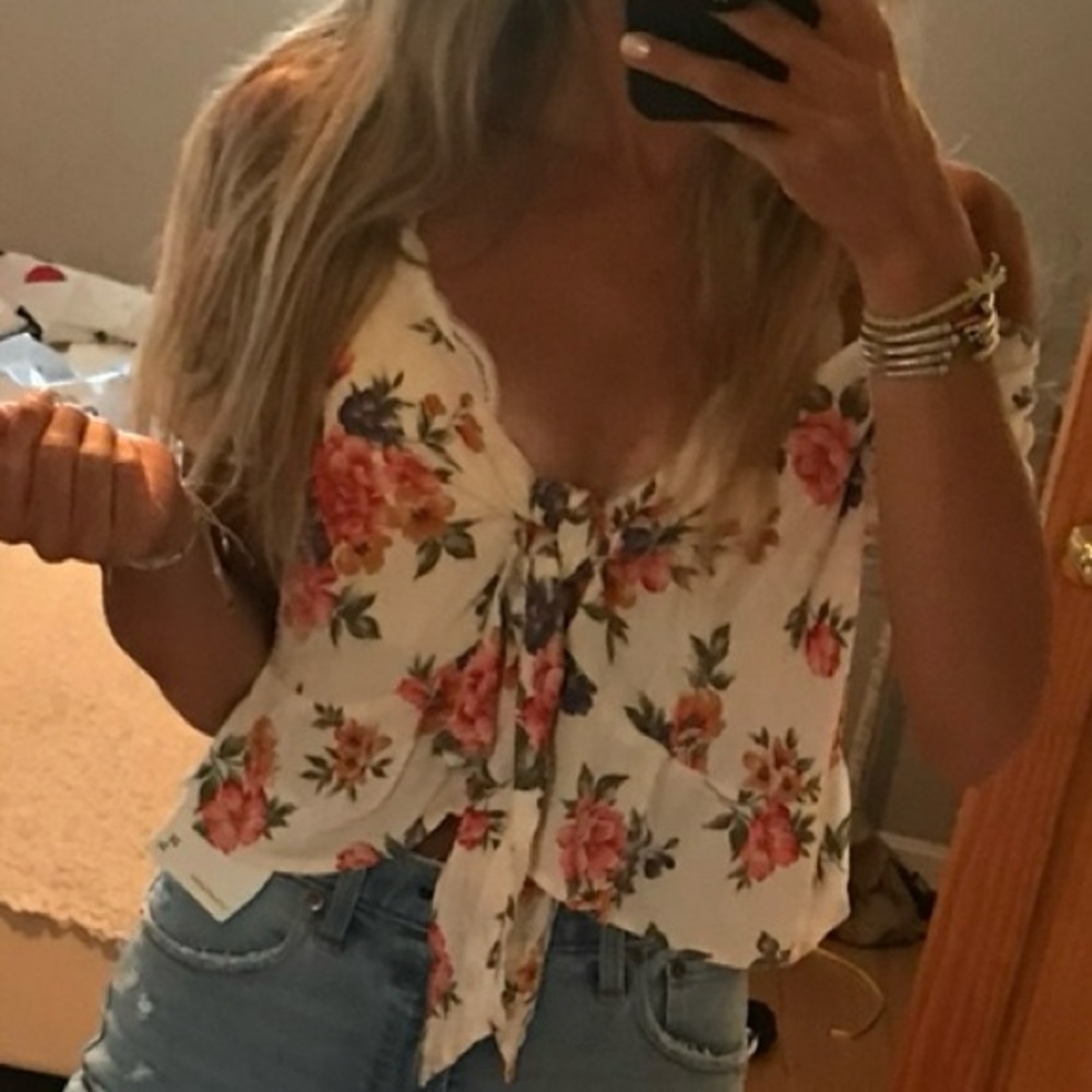 American Eagle Outfitters Cream Sleeveless Ruffled Blouse